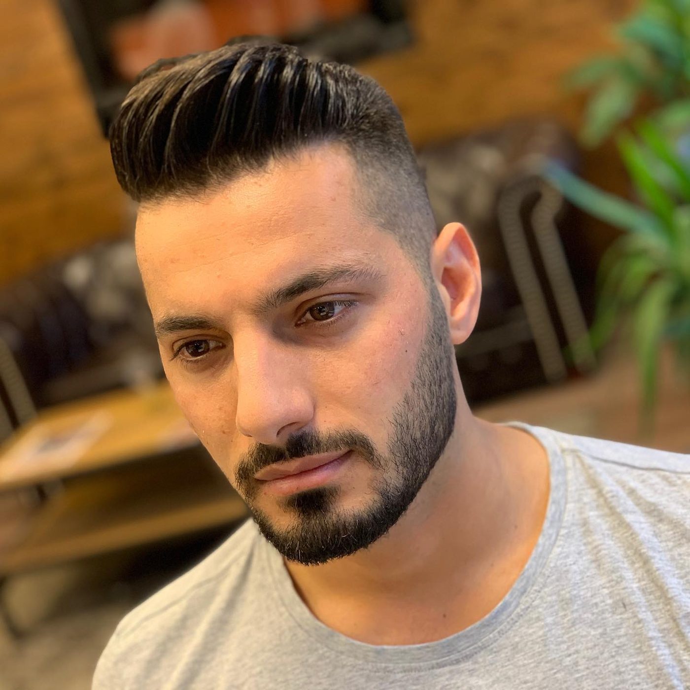 Slickback med skin fade