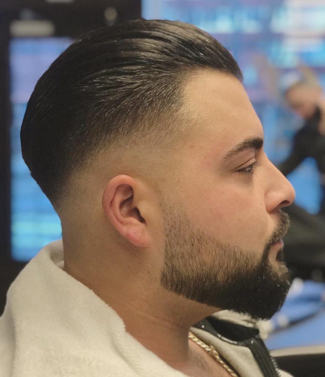 Klassisk fade med fylligt skägg