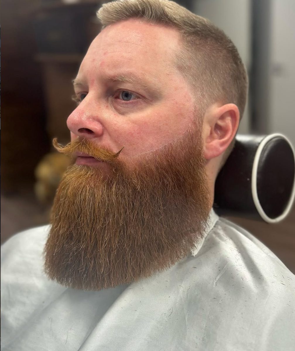 Formad mustasch och skägg