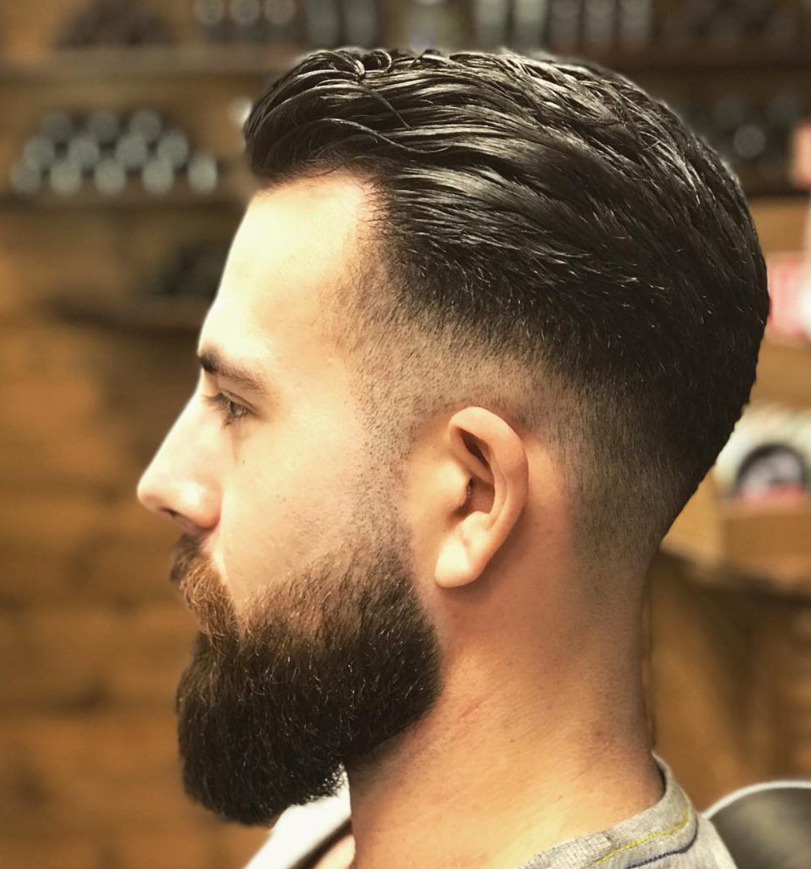 Skarp skägglinje med fade